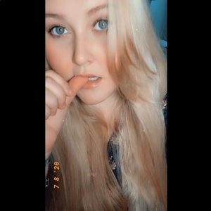 Meet your Posher, Selena